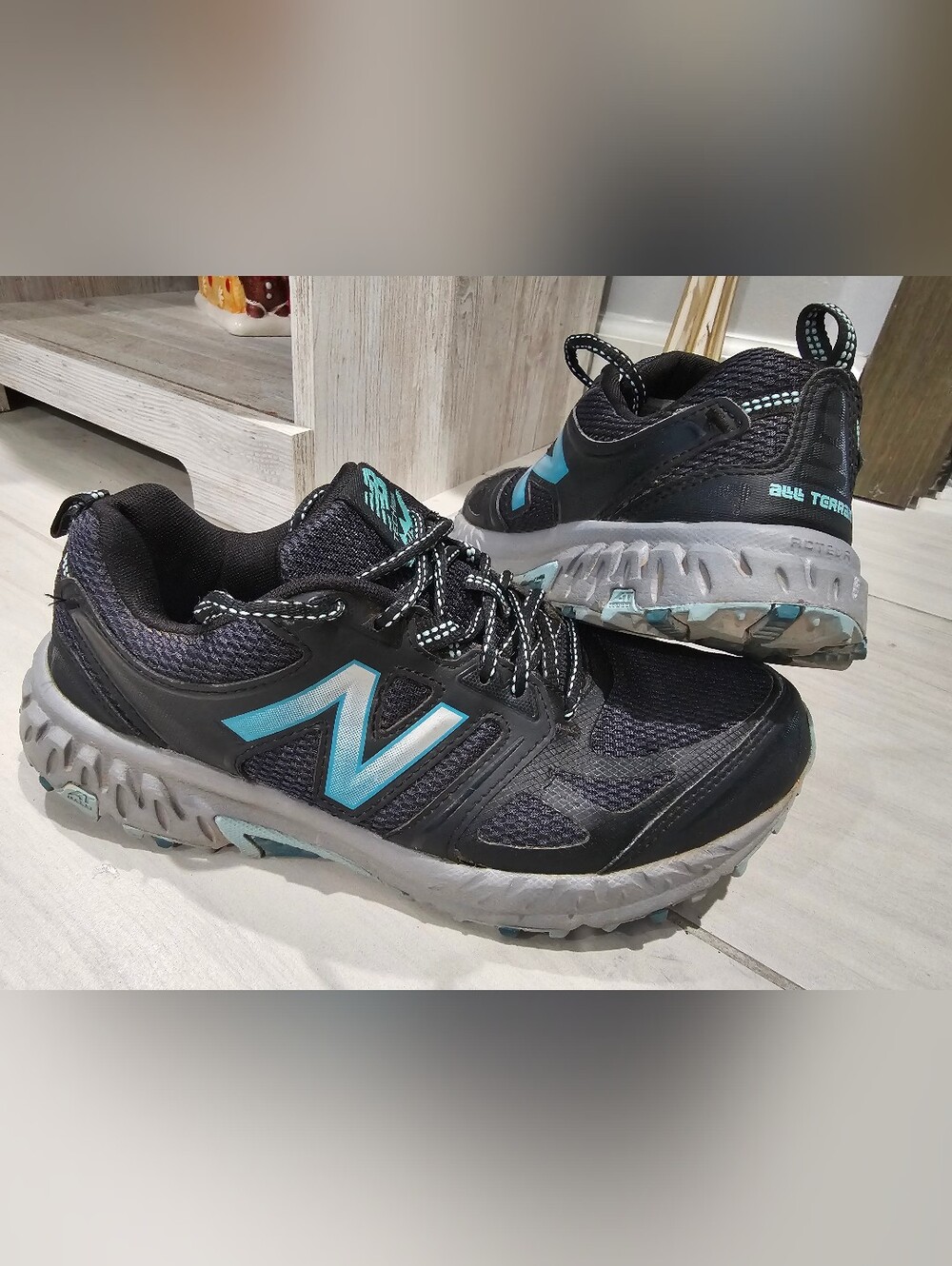 New Balance Women’s Black & Teal Trail Running Hiking Shoes Size 9